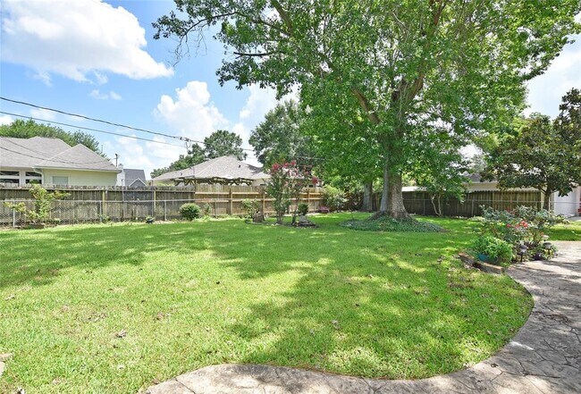 Building Photo - 1811 Laurel Oaks Dr