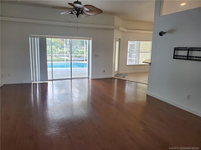Building Photo - 2509 SE Lyman Cir