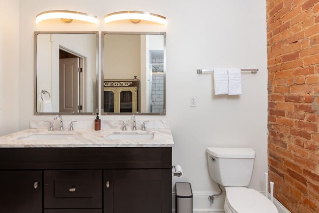 Building Photo - 152 E McMicken Ave