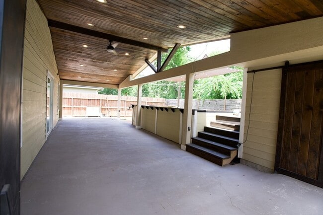 Building Photo - 2710 Sockeye Dr