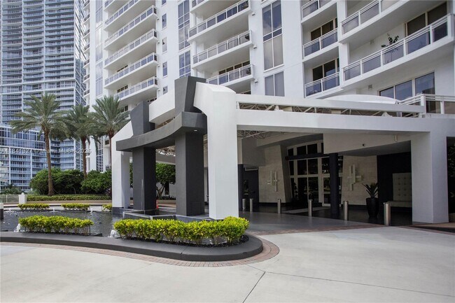 Building Photo - 901 Brickell Key Blvd