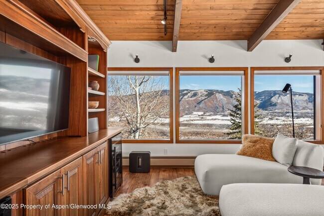 Building Photo - 2227 Juniper Hill Rd