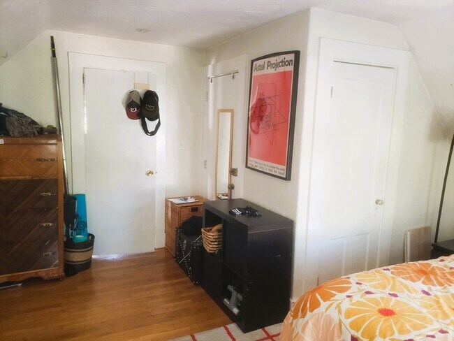 Building Photo - 478 Medford St