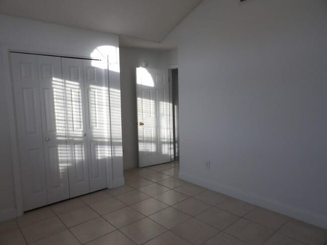 Building Photo - 5040 Capulet Cir