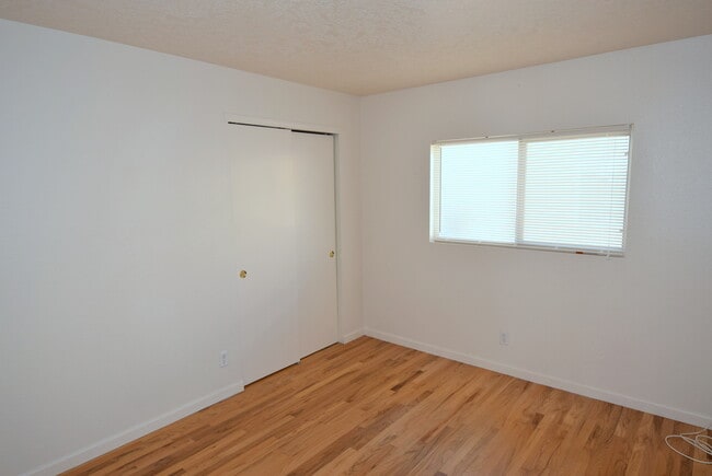 Building Photo - Great 3BR Home Near Cottonwood Mall!!