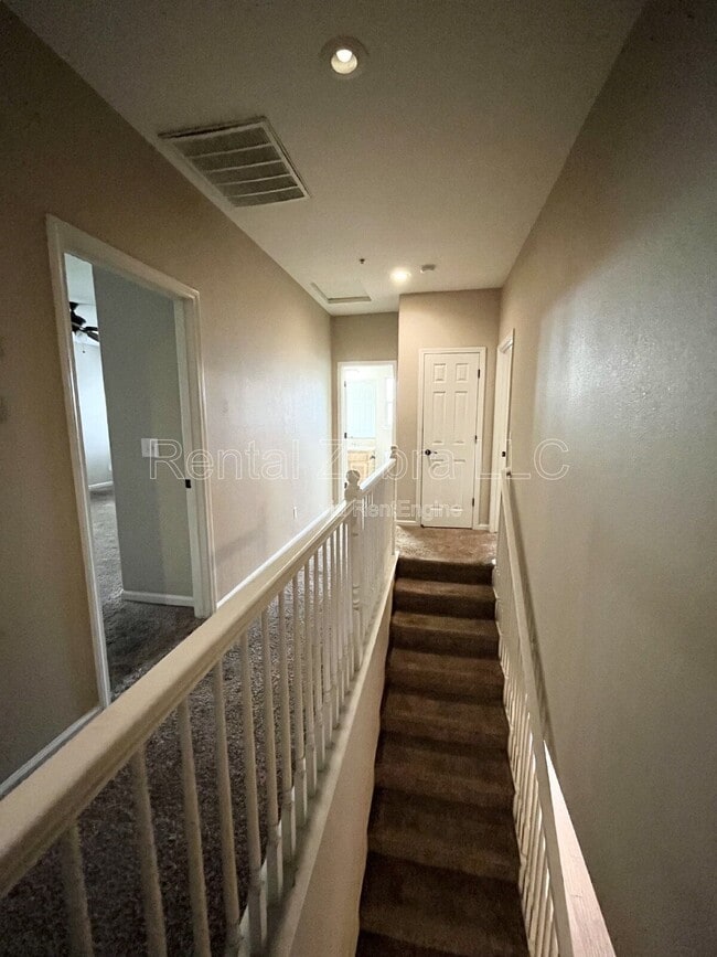 Building Photo - 308 Olive Way
