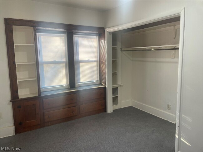 Building Photo - 958 E Wilbeth Rd