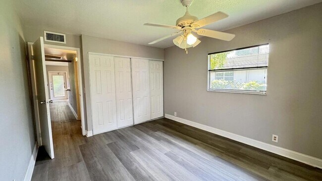 Building Photo - 220 Seville Dr