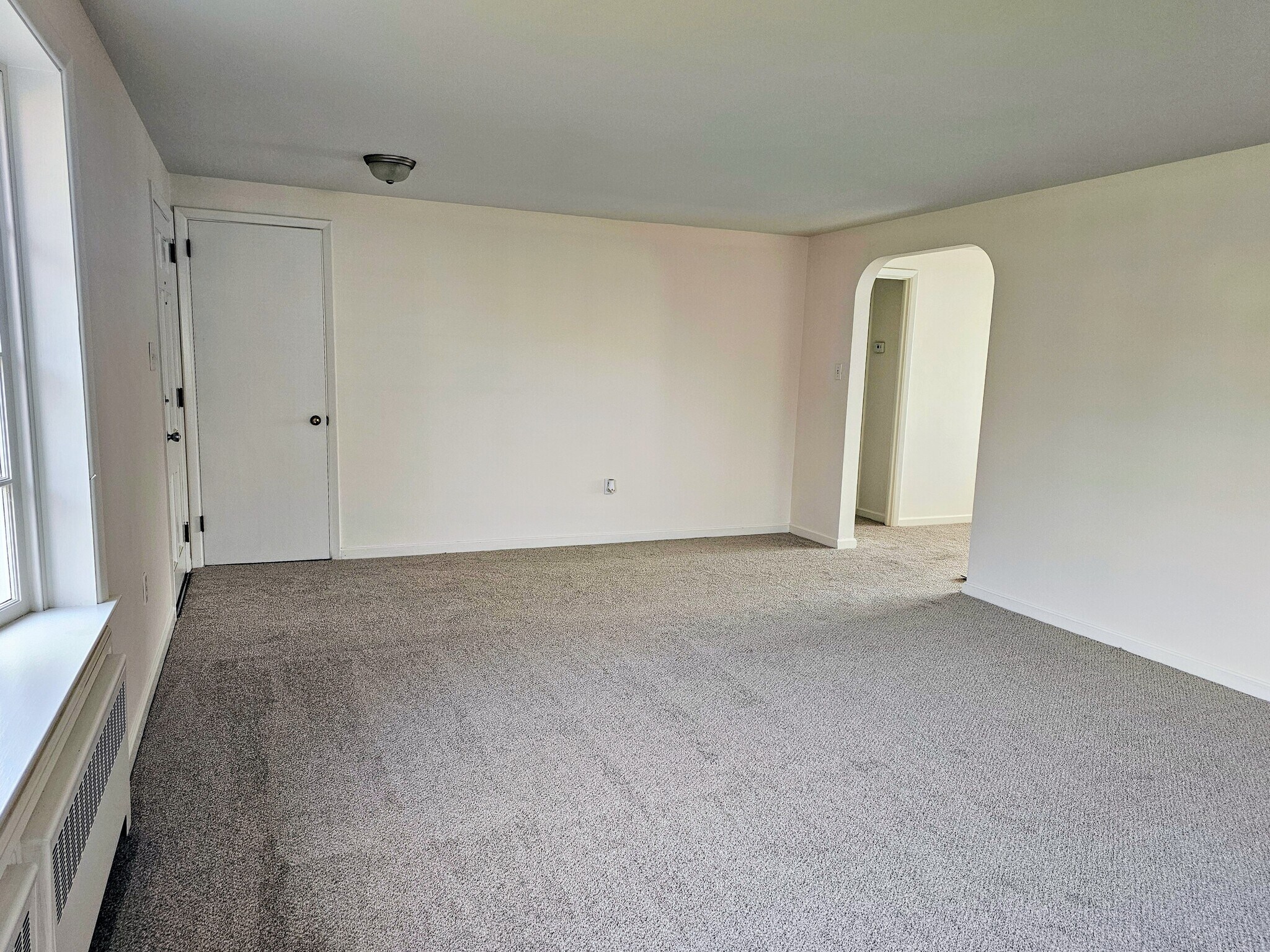 Building Photo - 292 W Main St