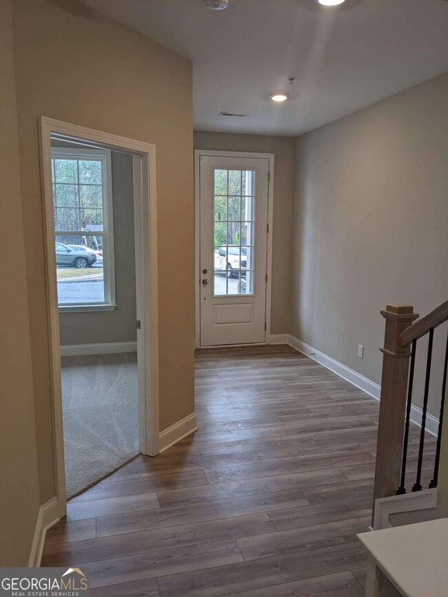 Building Photo - 225 Spike Trl SE