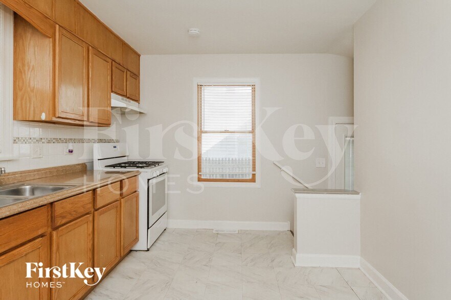 Building Photo - 3838-3216 216th Pl