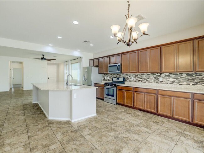 Building Photo - La Estancia 4 Bed 2.5 Bath Home