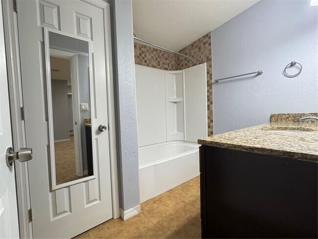 Building Photo - 511 Carolina Ave