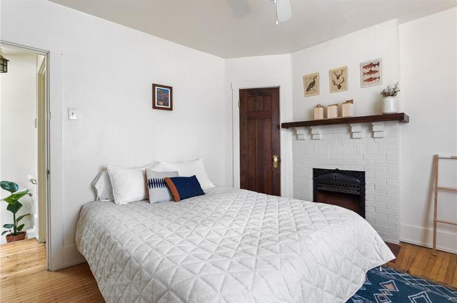 middle bedroom - 5939 Alder St
