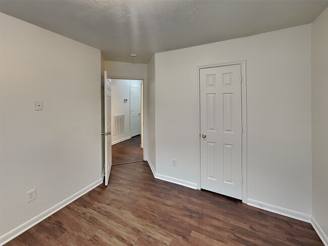 Building Photo - 409 Mystic Glen Loop