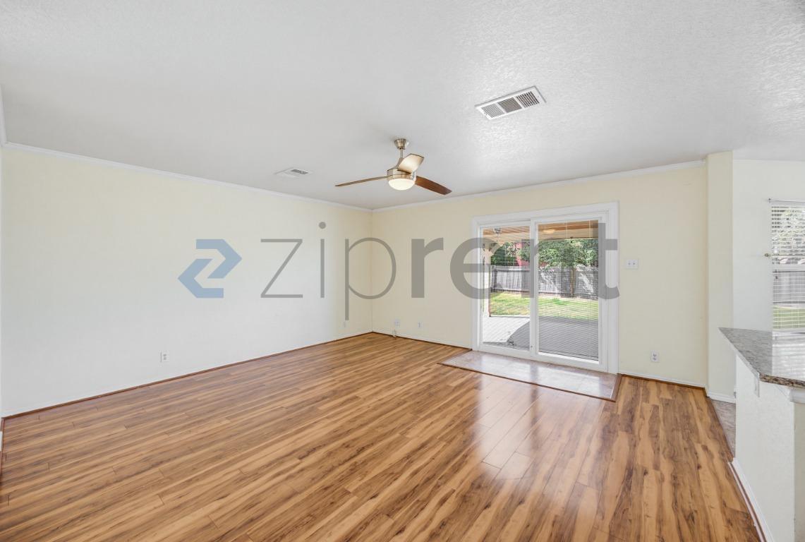 Building Photo - Unit