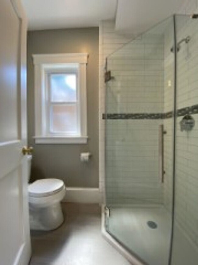 Building Photo - 303 Tappan St