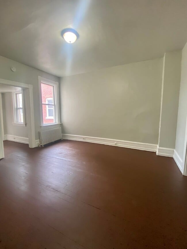 Building Photo - 714 E King St