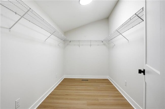 Building Photo - 127 Perry St
