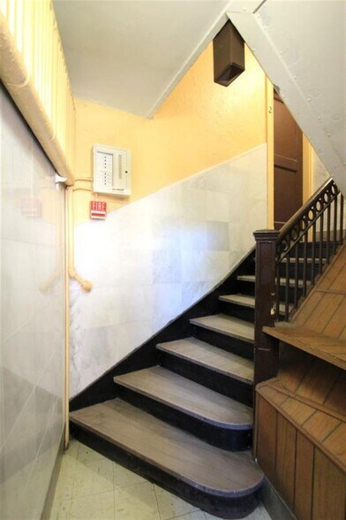 Building Photo - 97 Hancock St