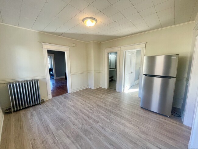 Building Photo - 275 Cooke St