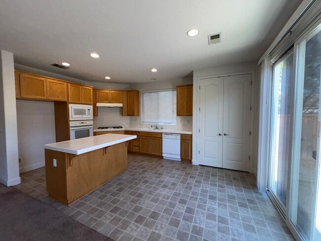 Building Photo - 100 Mt Adams Cir