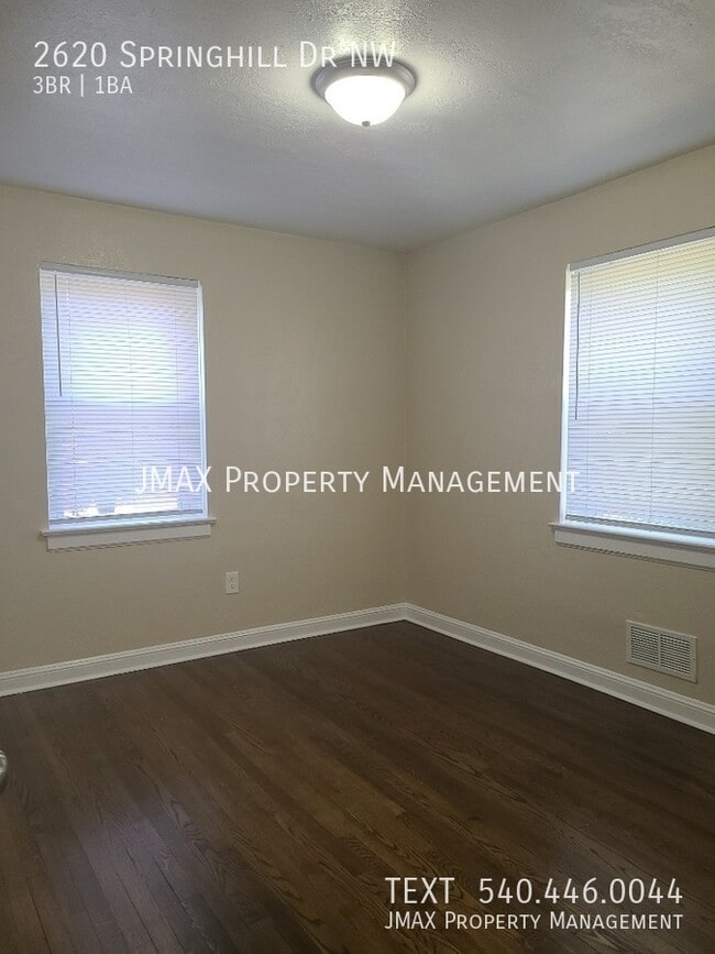 Building Photo - 2620 Springhill Dr NW