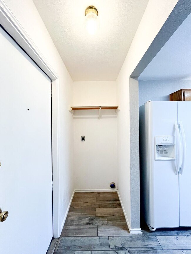 Building Photo - Available NOW Beautiful 1 story, 3 bedroom, 2 bath home. This is exactly what you have been looki...