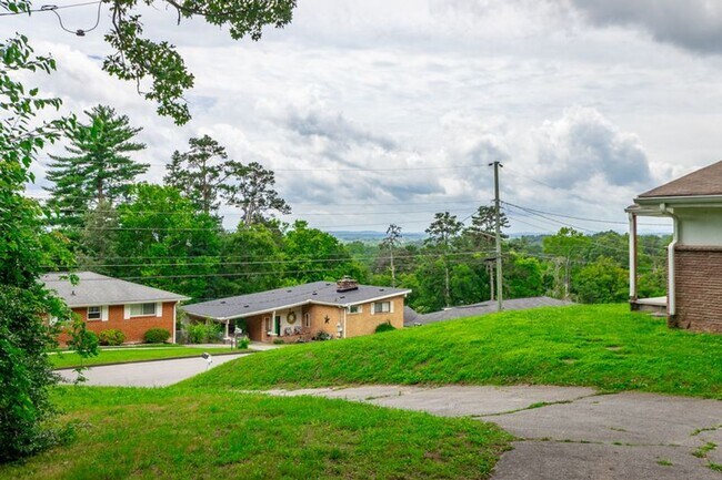 Building Photo - 719 Mcgowan Rd