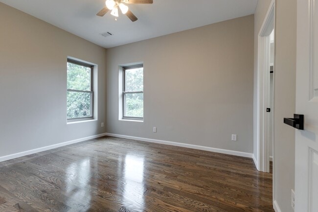 Building Photo - 271 Garry Dr