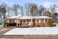 Building Photo - Charming Woodbridge Rambler with Spacious ...