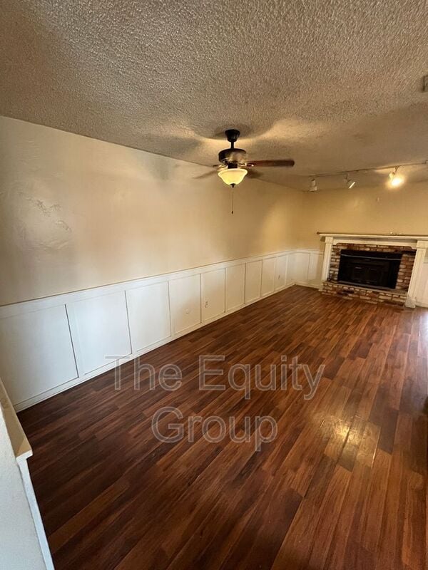 Building Photo - 1680 W Grand Ave