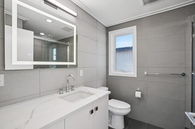 Building Photo - 714 Undercliff Ave