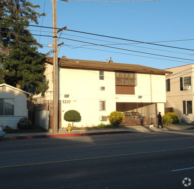 Primary Photo - 5237 Cahuenga Blvd