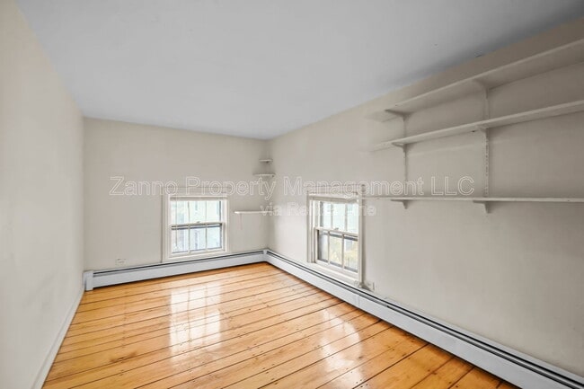 Building Photo - 35 Bowen St