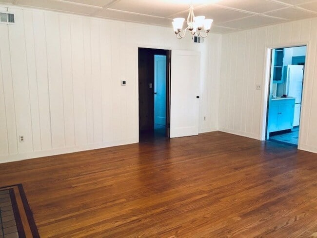 Building Photo - Cozy Gearhart Cottage