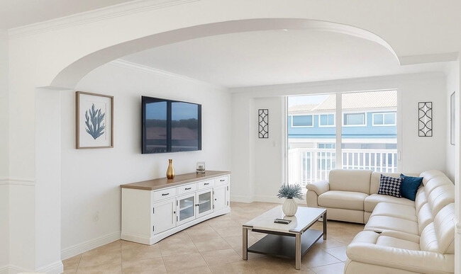 Building Photo - 801 S Ocean Dr