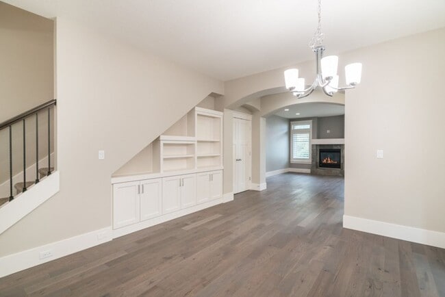 Building Photo - Luxury Townhome in the Heart of Lake Osweg...