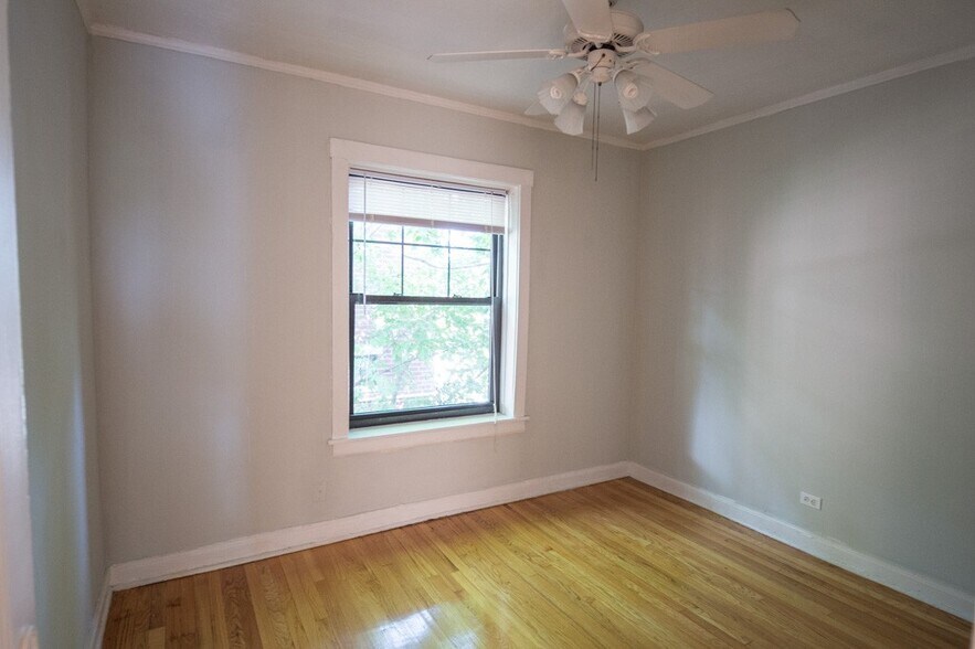 Building Photo - 3007 N Racine Ave