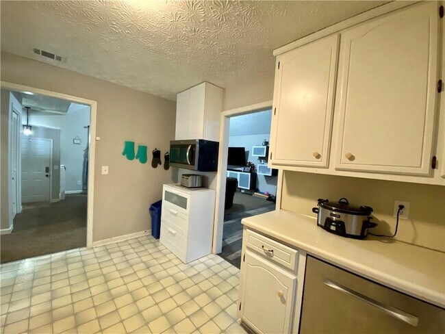 Building Photo - 1095 Mountain Springs Dr