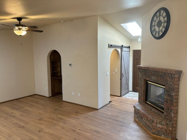 Building Photo - 3233 Jeri Dr NE