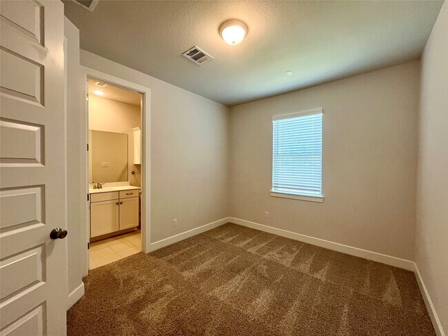 Building Photo - 23707 Montclair Forest Trl