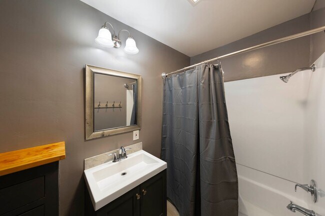Building Photo - Classic Anaheim Living with Prime Location