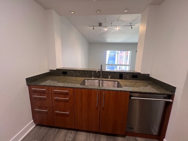 Building Photo - Epic REA - Spacious & Open floor plan 1BR +1BA in the Rincon Hill neighborhood