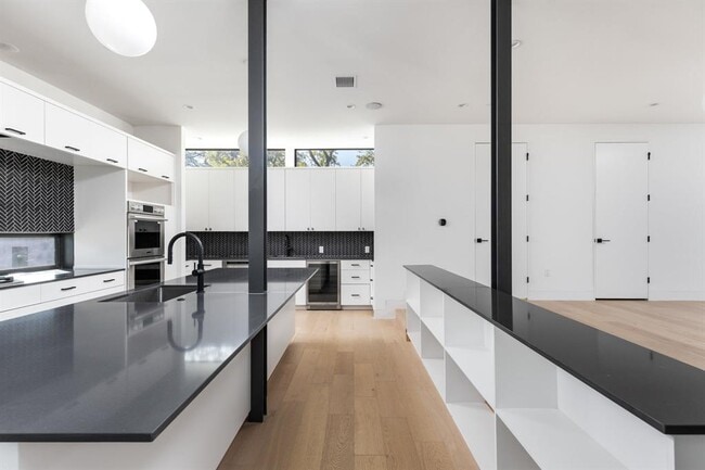 Building Photo - 1603 Chelsea Ln