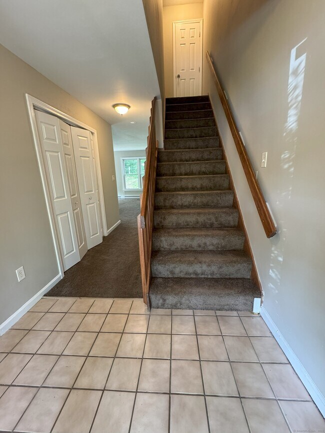 Building Photo - 7 Arrowwood Cir