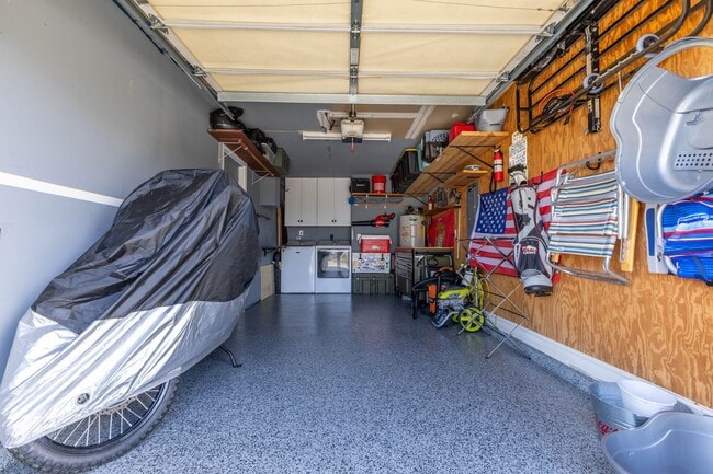 Building Photo - READY SOON! Beautifully Updated 3BR/2BA Ho...