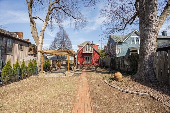 Building Photo - 357 Jackson St