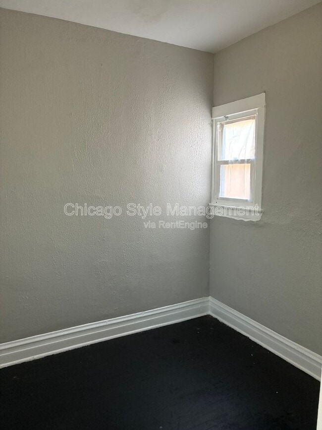 Building Photo - 6952 S Ada St