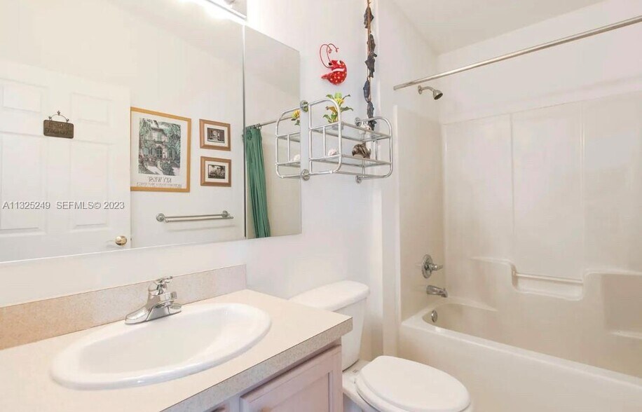 Building Photo - 11 Flamingo Rd